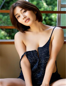 《坚硬次元壁》