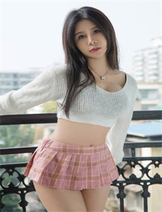 《一女多男在疯狂的伦交》