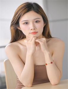 《女职员的隐秘条件见面》