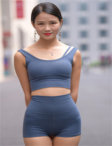 《强行扒开女同桌腿玩弄的视频》