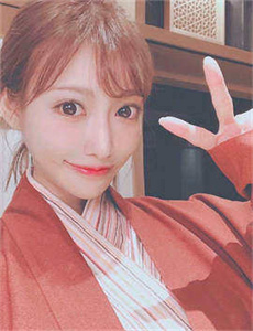 《一口一口把奶油从胸口吃掉》